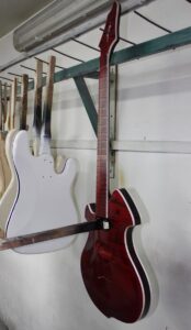 Guitar spray booth